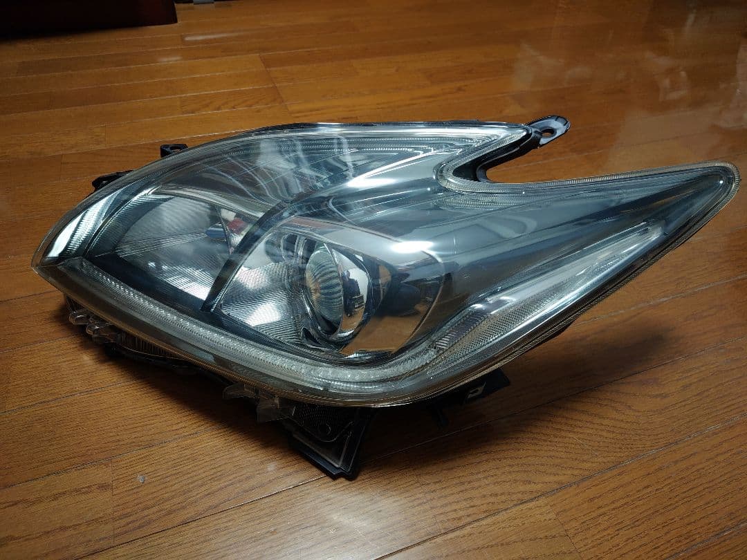 30プリウス　プリウス30 後期純正HIDヘッドライト 左右　バラストバーナー付