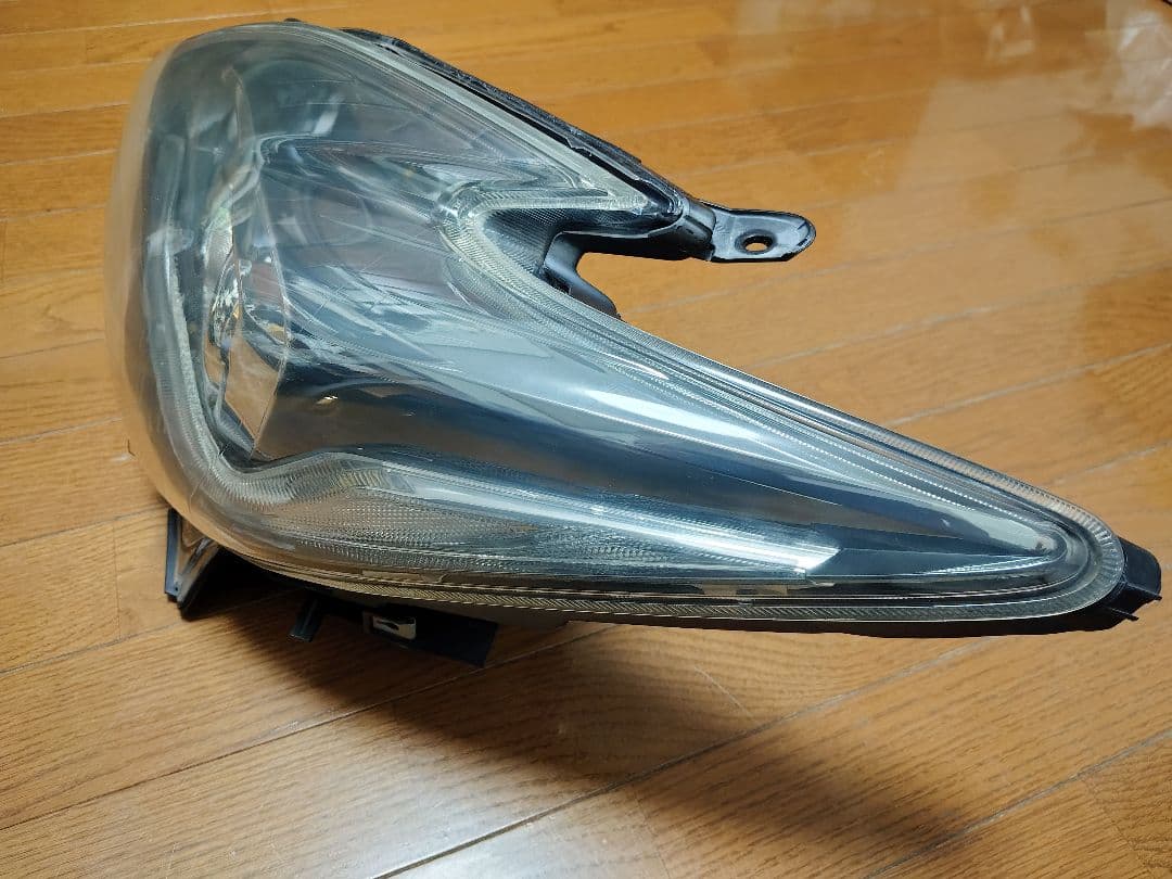 30プリウス　プリウス30 後期純正HIDヘッドライト 左右　バラストバーナー付