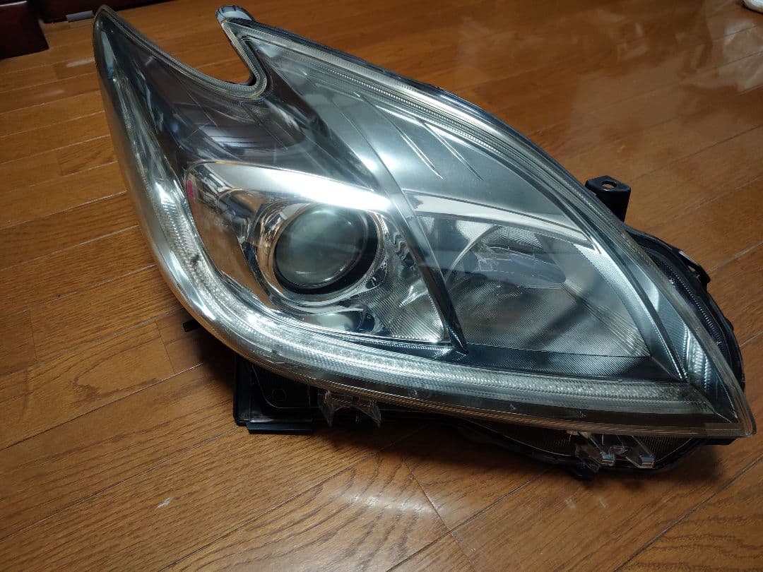 30プリウス　プリウス30 後期純正HIDヘッドライト 左右　バラストバーナー付