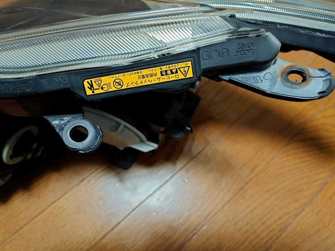 30プリウス　プリウス30 後期純正HIDヘッドライト 左右　バラストバーナー付