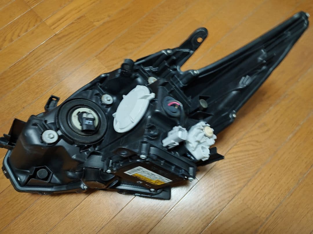 30プリウス　プリウス30 後期純正HIDヘッドライト 左右　バラストバーナー付