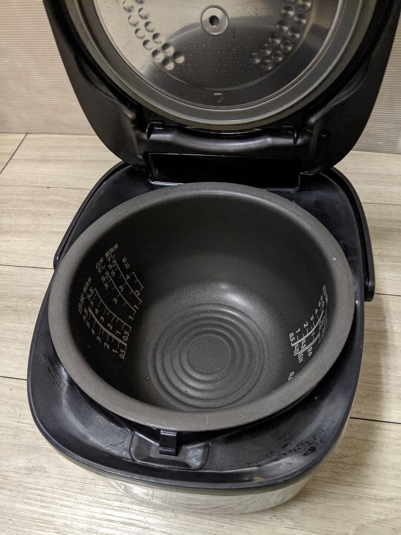 東芝　真空IH炊飯器 5.5合炊き　RC-10VRT 2022年製