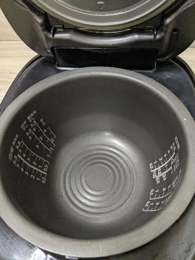 東芝　真空IH炊飯器 5.5合炊き　RC-10VRT 2022年製