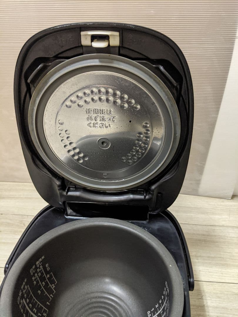 東芝　真空IH炊飯器 5.5合炊き　RC-10VRT 2022年製