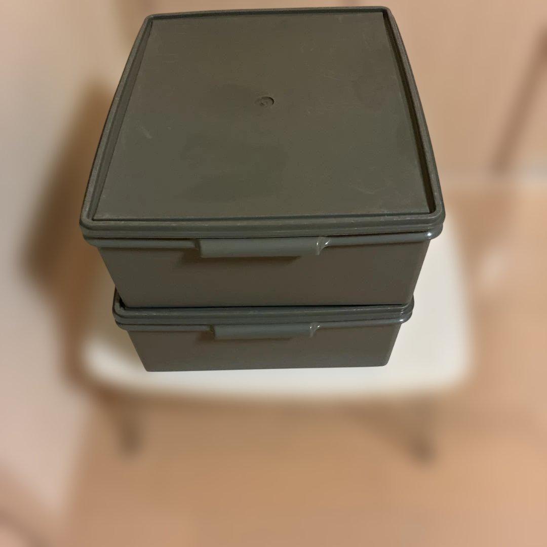 タッパーウエアスーパーケース 4個。