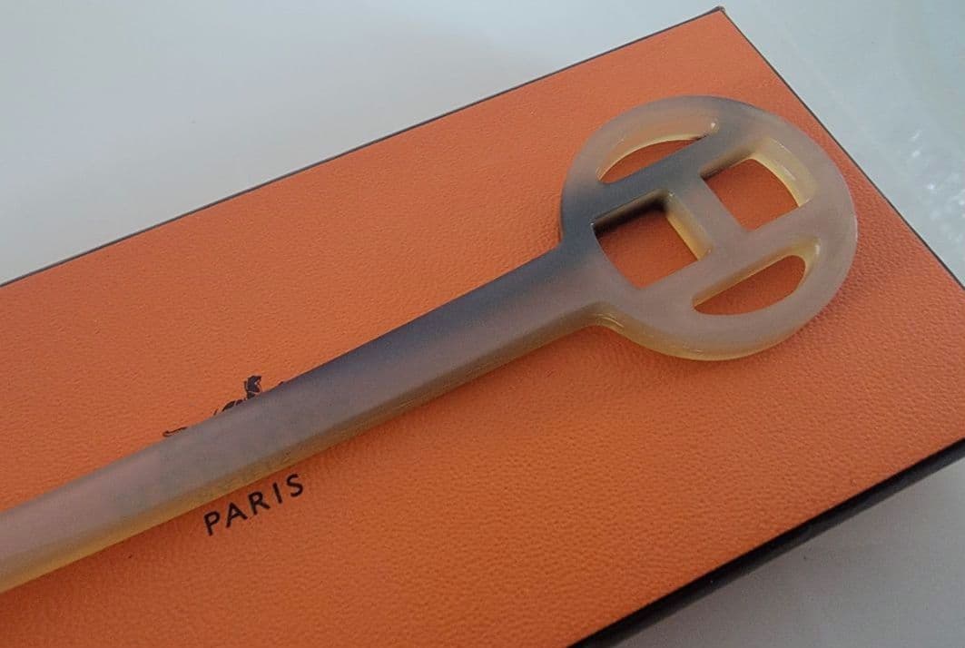 ひさひさ　HERMES ロカイユ ヘアピン Hロゴ ベージュ