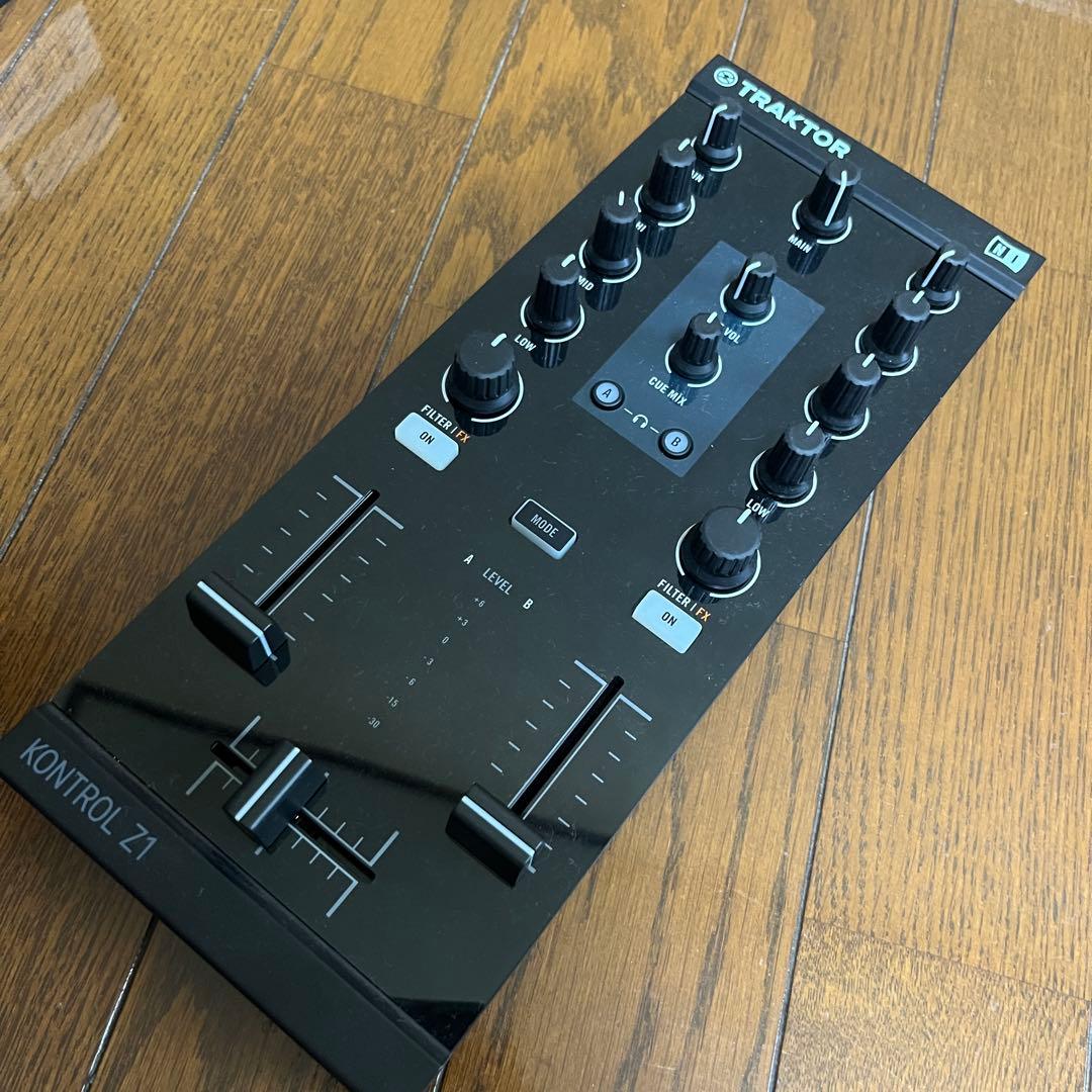 [箱あり]TRAKTOR KONTROL Z1 DJミキサー