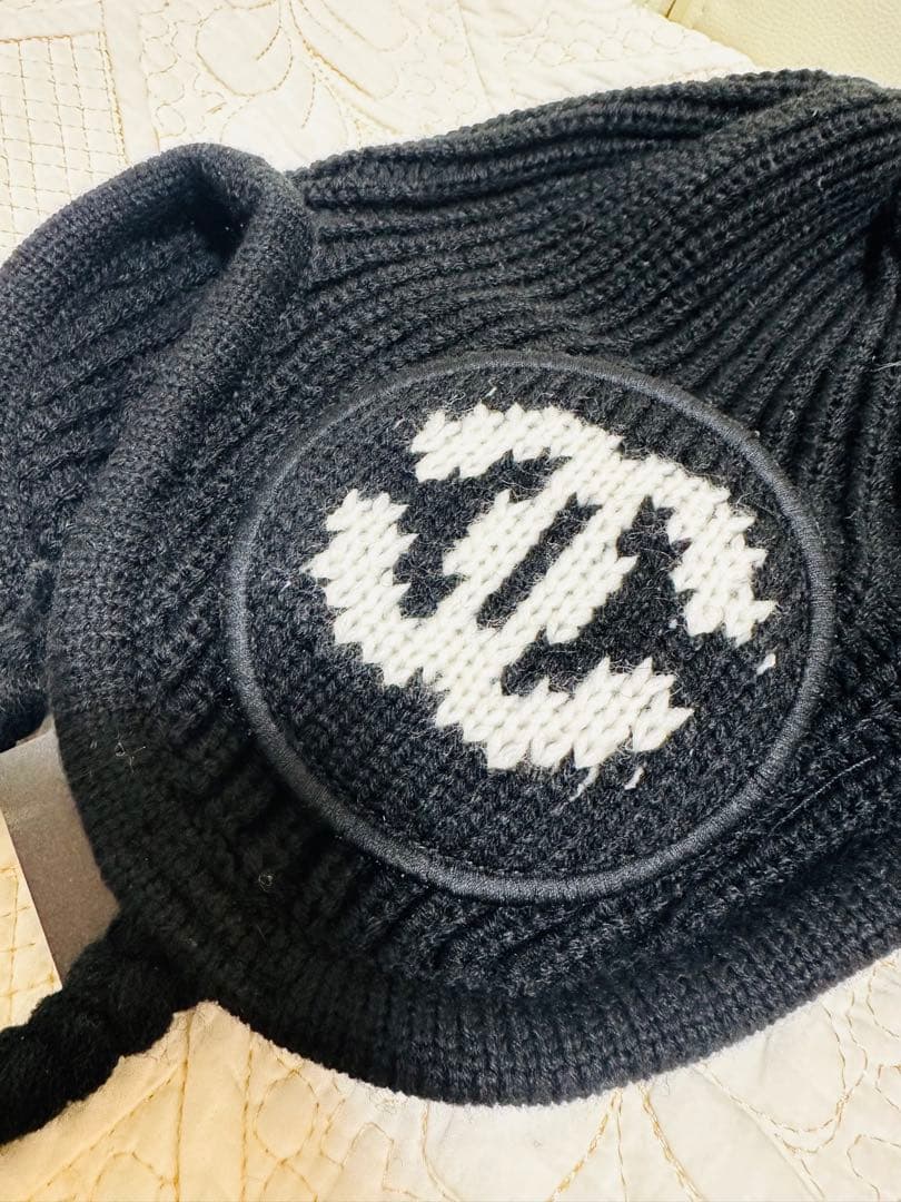 新品未使用CHANELノベルティ☆ウールニット帽ブラックロゴ入りホワイト白黒