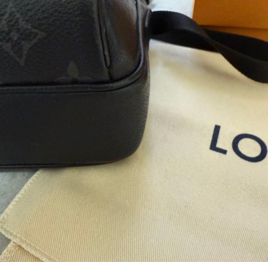 ルイ・ヴィトン アウトドアメッセンジャーPM ショルダーバッグ　美品