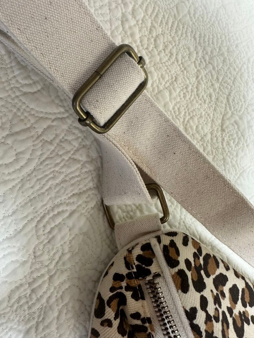 極美品　sezane セザンヌ　バッグ　レオパード　ポーチ　バナナバッグ