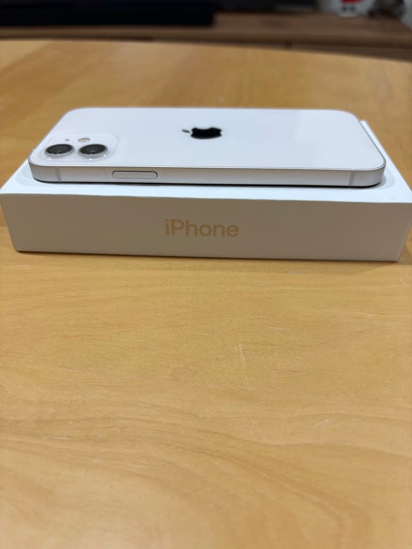 【美品】Apple iPhone 12 64GB ホワイト（付属品完備）
