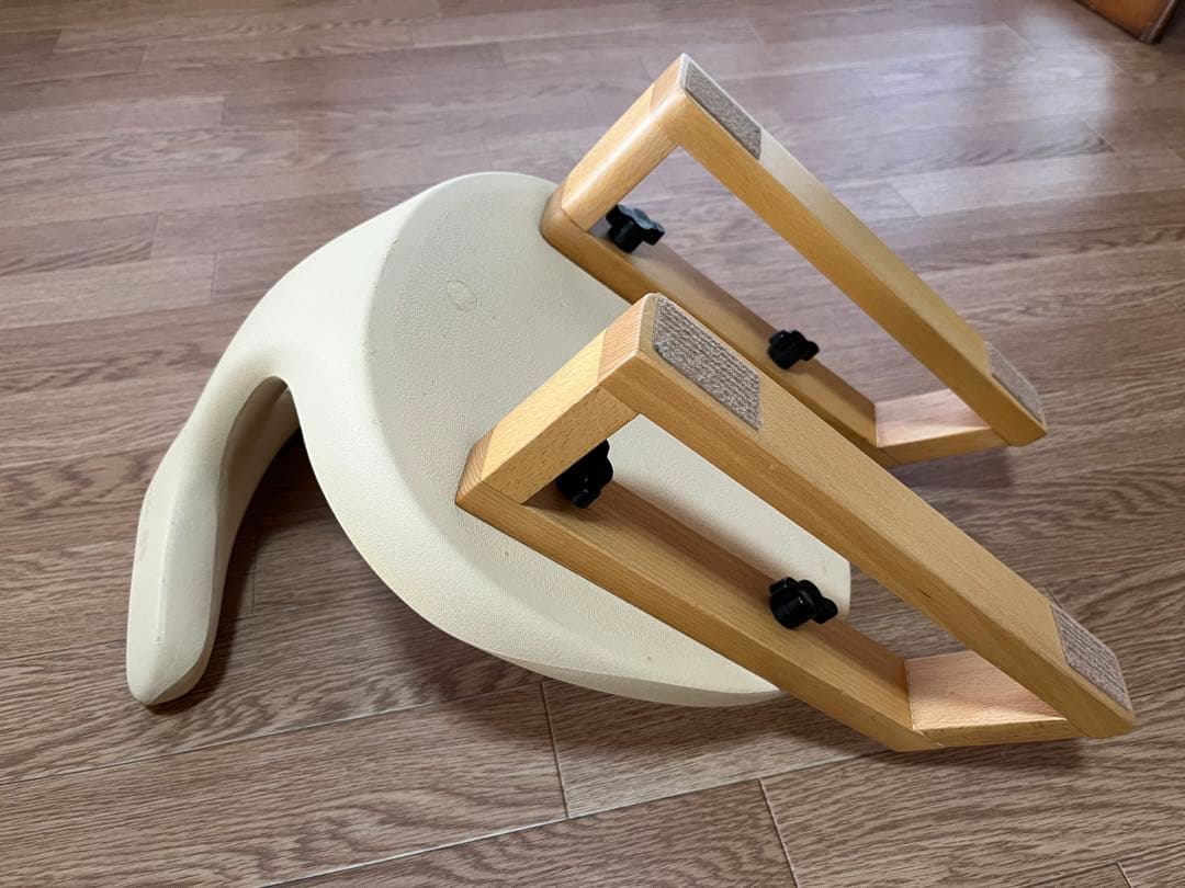 骨盤•姿勢矯正チェア　アーユルチェアあぐら椅子　ベージュ　脚付　滑り止め付き