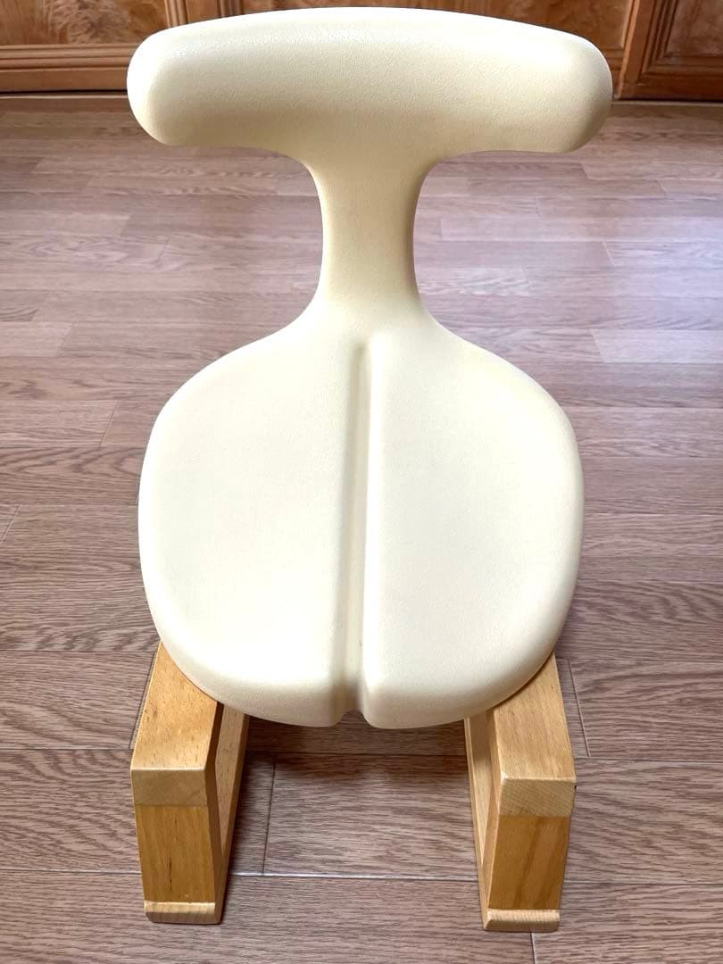 骨盤•姿勢矯正チェア　アーユルチェアあぐら椅子　ベージュ　脚付　滑り止め付き