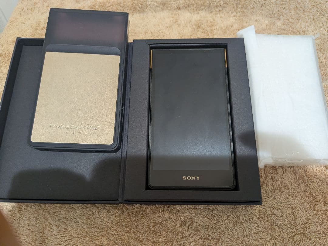 あ*ん様 美品　SONY NW-ZX707　64GB Hi-Res　ケースおまけ