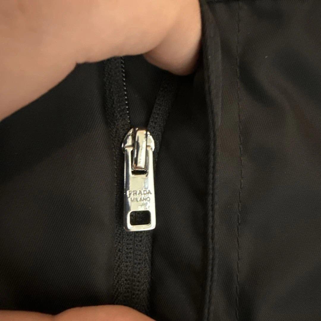 PRADA ナイロンパンツ