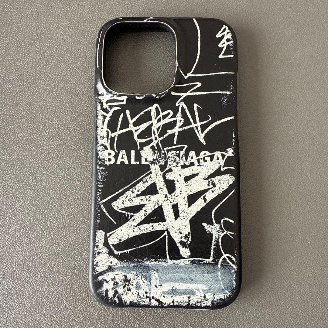 【希少品】Balenciaga グラフィティ iPhone13pro用ケース