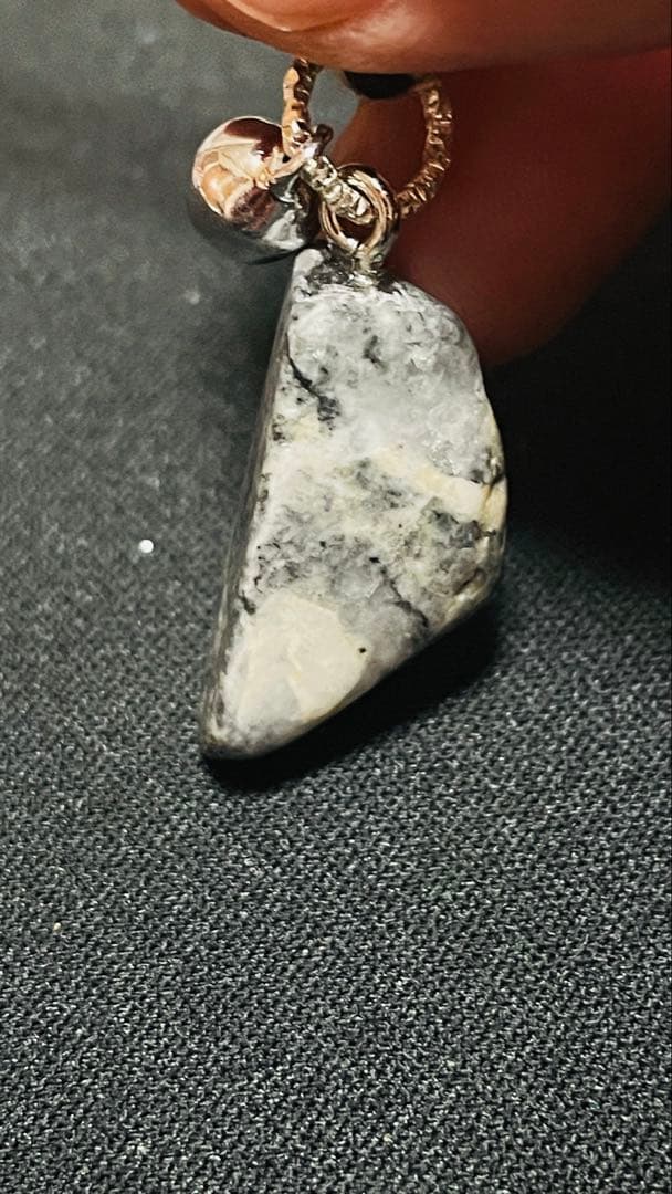 本日ラスト❣️即購入可✨2月22日‼️限定1✨糸魚川翡翠 昇り白蛇と卵❣️