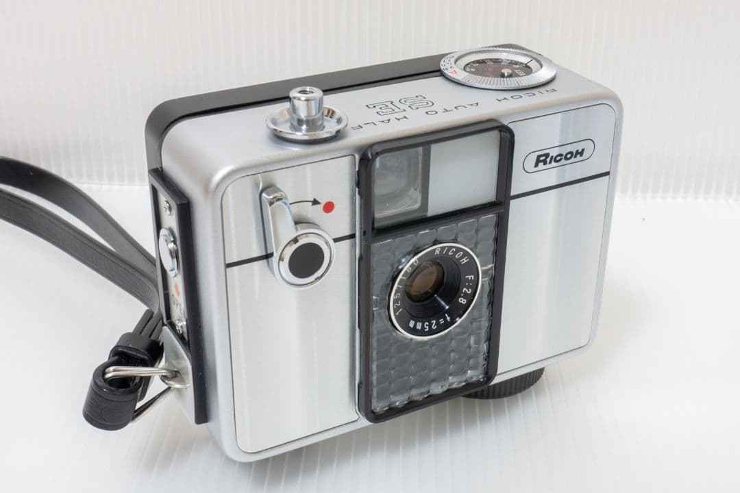 ⑨【美品・整備済品】RICOH AUTO HALF SE 「クリスタルウェーブ」