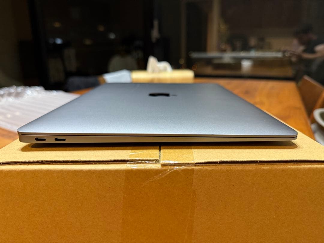 【超美品】Mac book air m1チップ　8gbメモリ　256GB