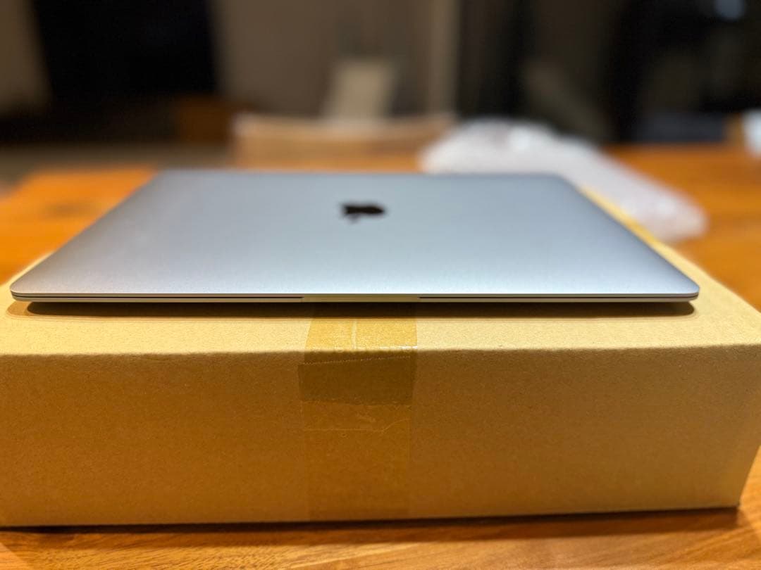 【超美品】Mac book air m1チップ　8gbメモリ　256GB
