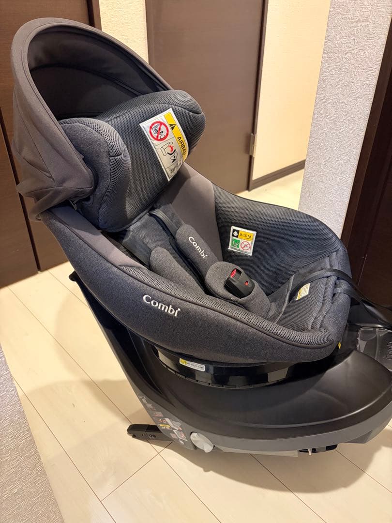 Combi チャイルドシート　クルムーヴアドバンス　　ISOFIX