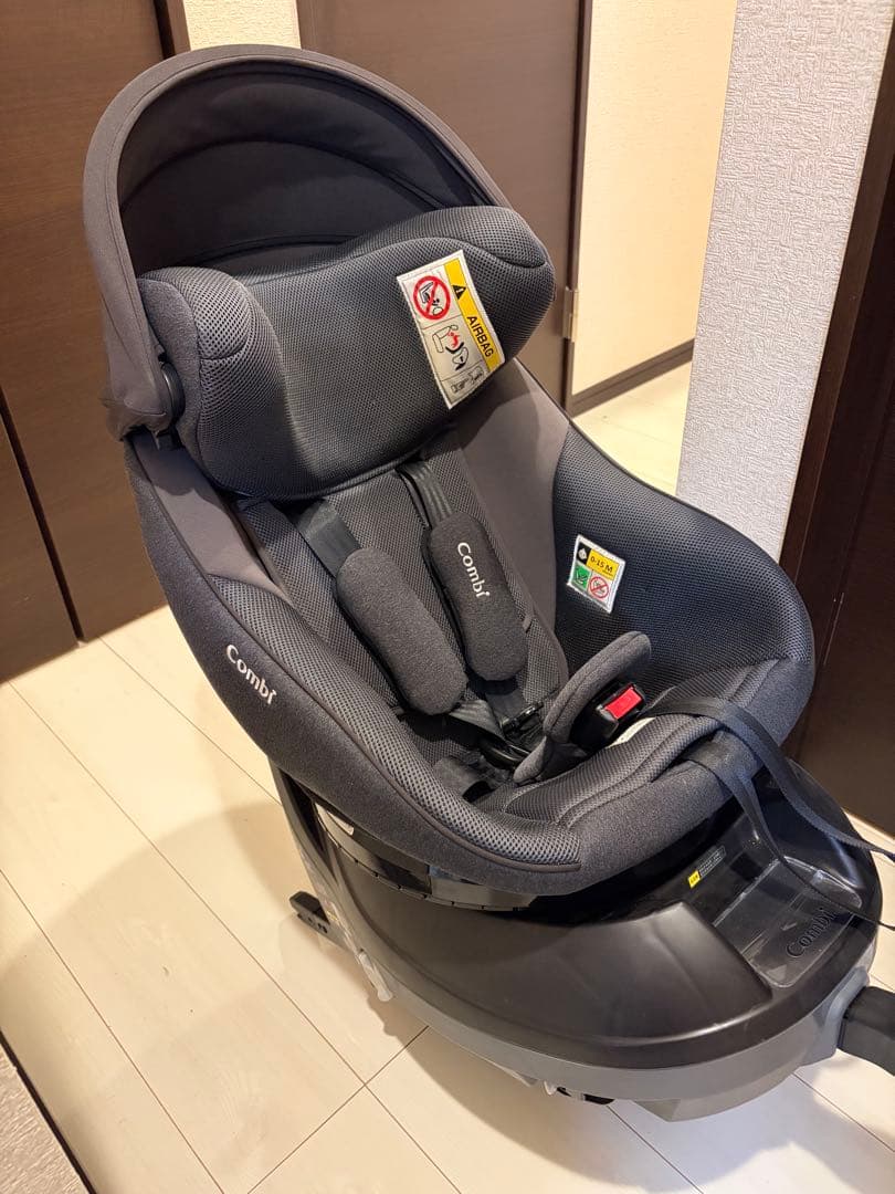 Combi チャイルドシート　クルムーヴアドバンス　　ISOFIX