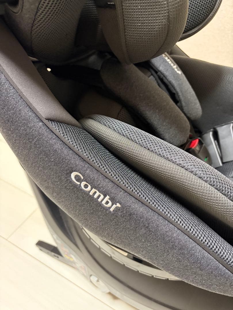 Combi チャイルドシート　クルムーヴアドバンス　　ISOFIX