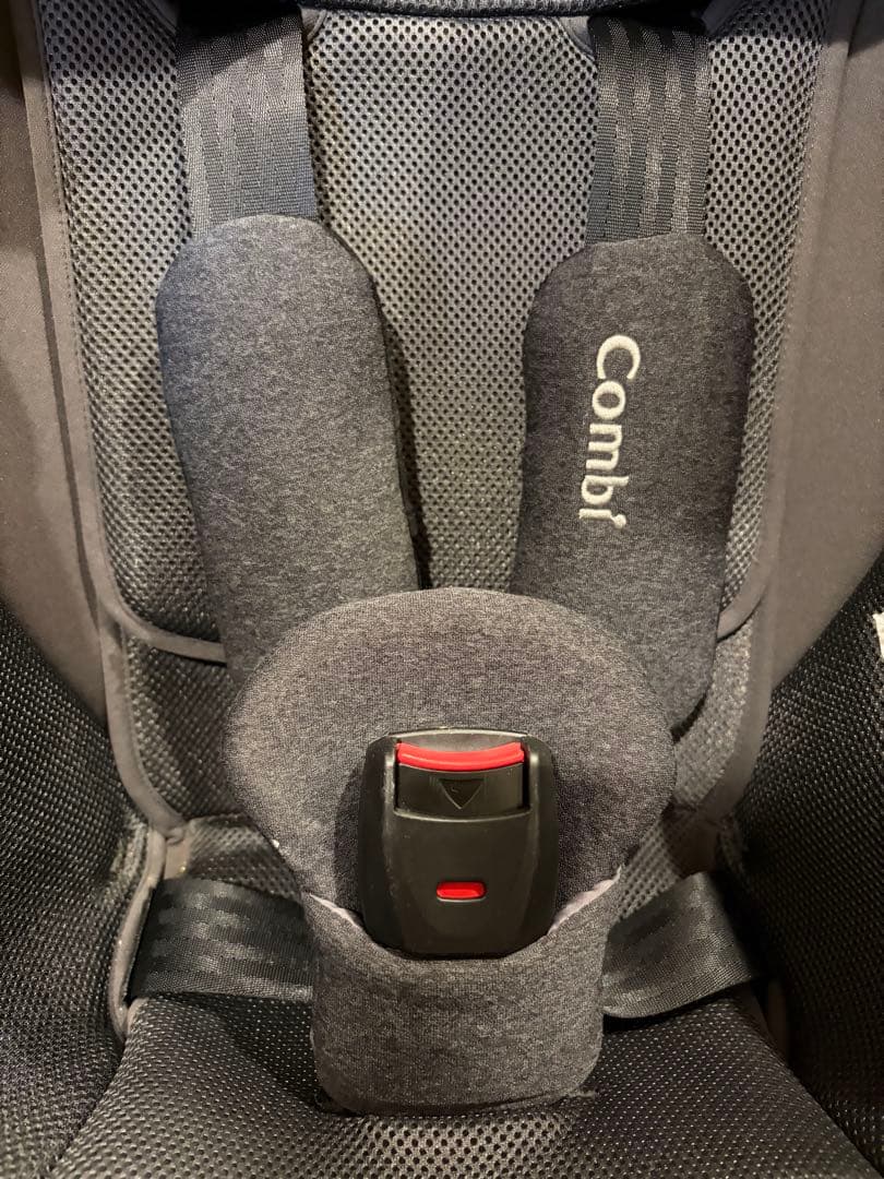 Combi チャイルドシート　クルムーヴアドバンス　　ISOFIX