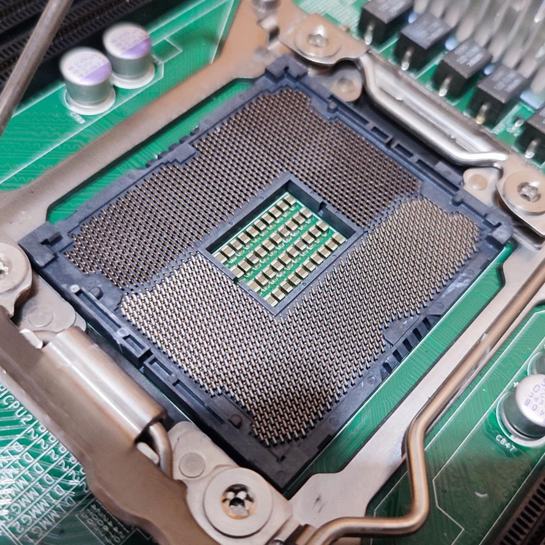 Supermicro X9DRi-LN4F+ サーバー用 マザーボード