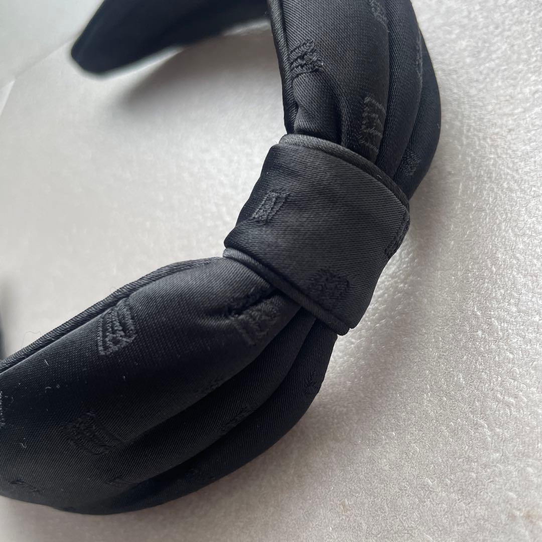 アレクサンドルドゥパリ シルク サテン リボン カチューシャ ロゴ入り ブラック