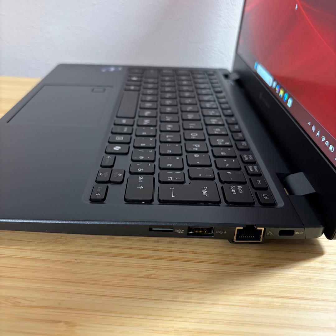 美品 東芝 2025年モデル 13世代 i5/FHD/16G 軽型 office