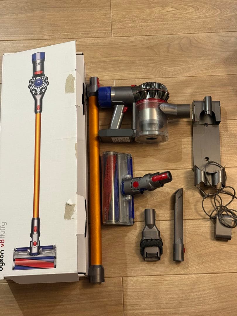 ダイソンDyson v8 fluffy 中古 動作確認 清掃済