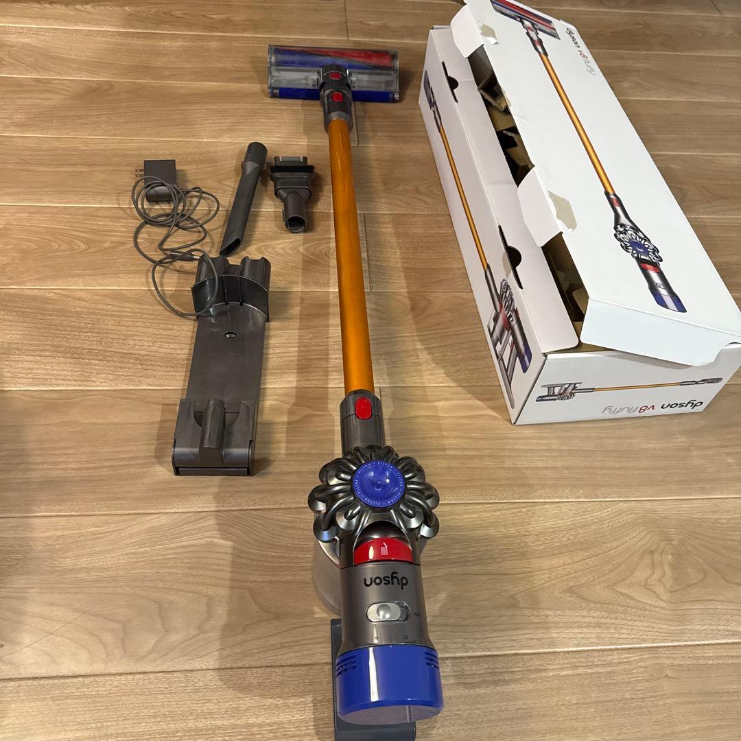 ダイソンDyson v8 fluffy 中古 動作確認 清掃済