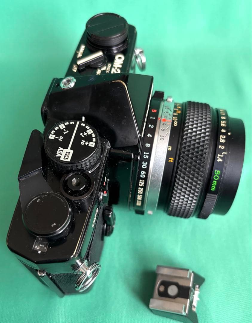 ★ OLYMPUS OM-2 (革ケース付) + 標準レンズ 50mm F1.4