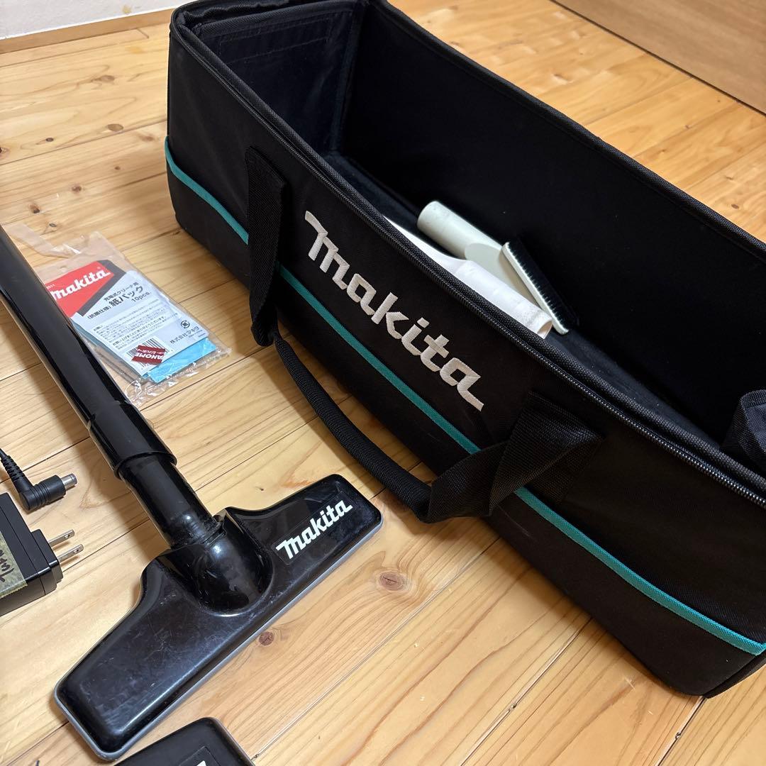 充電式クリーナ マキタのターボ60 とターボ2 充電器 ソフトケースは別