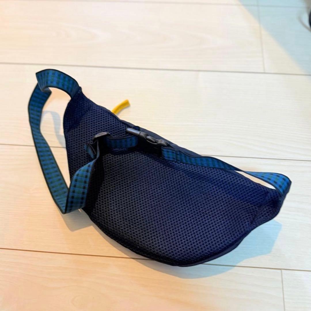 美品　familiar ファミリア　ボディバッグ　ウエストポーチ