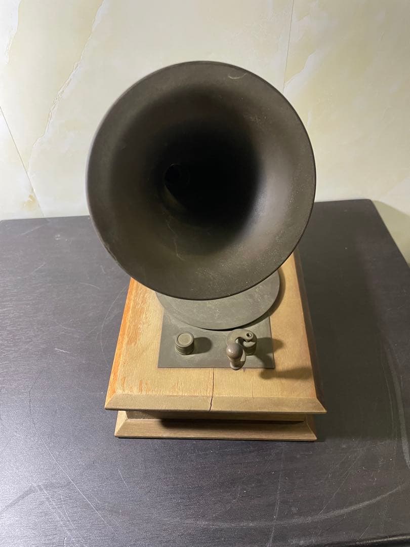 クラシック木製蓄音機