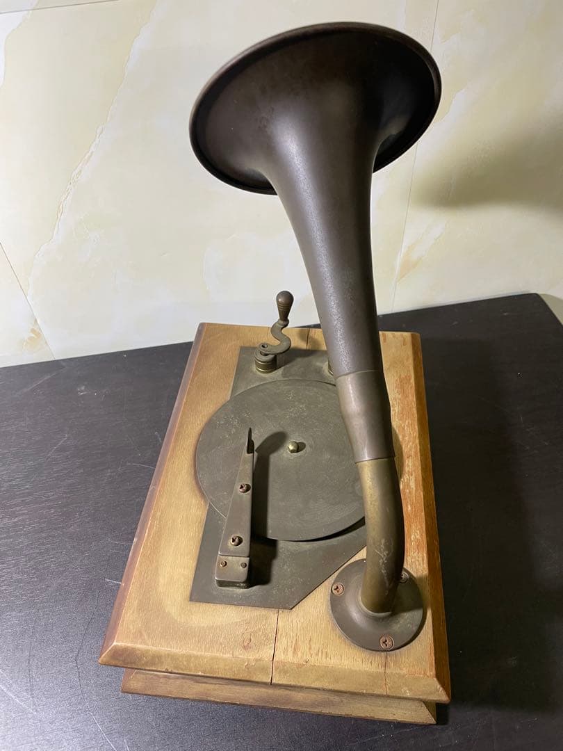 クラシック木製蓄音機