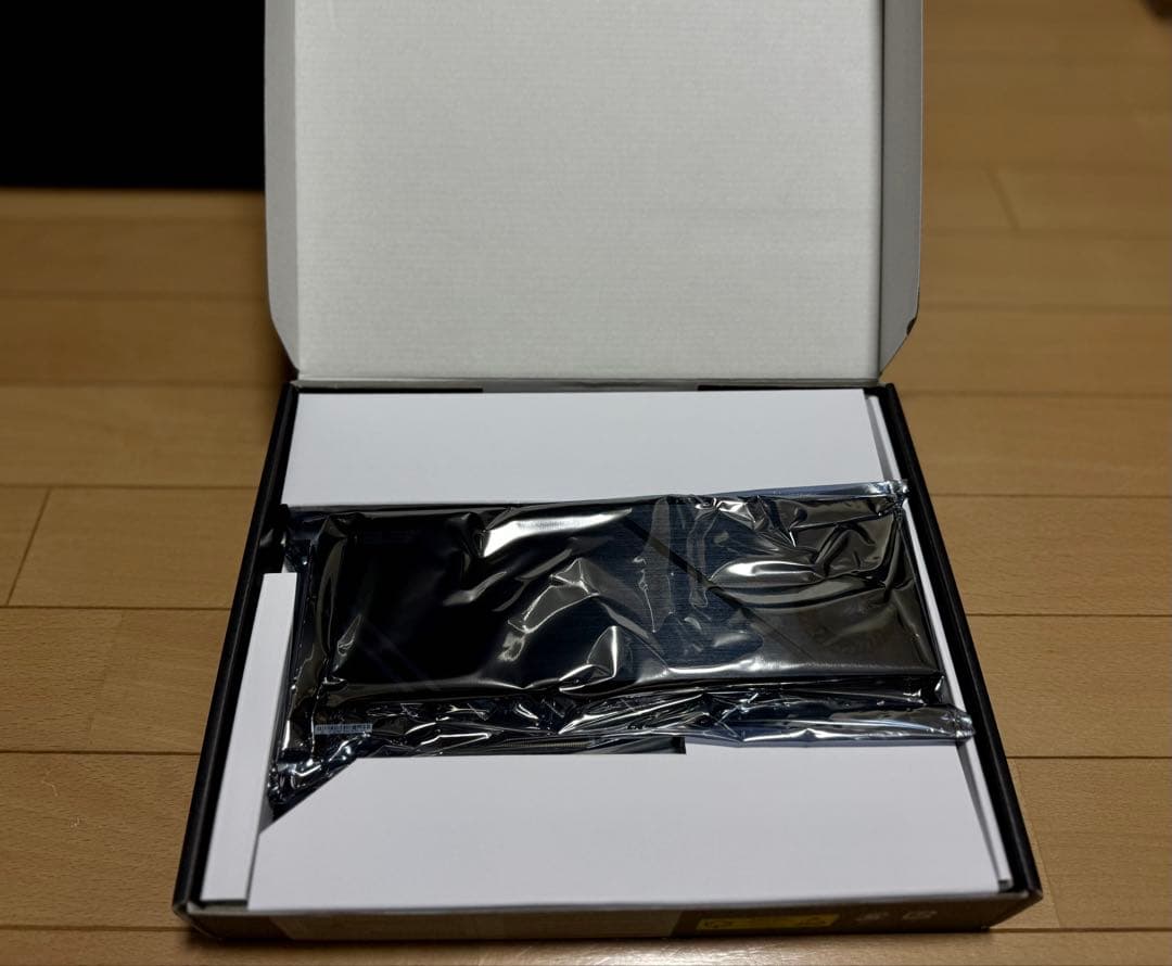 ⭐️極美品 ASUS Hyper M.2 x16 Gen5 カード