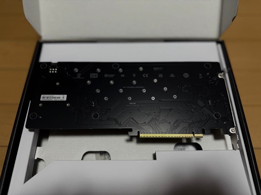 ⭐️極美品 ASUS Hyper M.2 x16 Gen5 カード