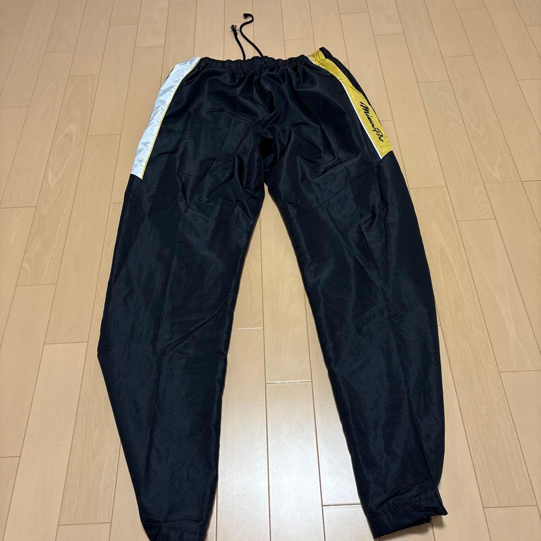 大人気！限定品です。ミズノプロ　ウィンドブレーカー黒/黄