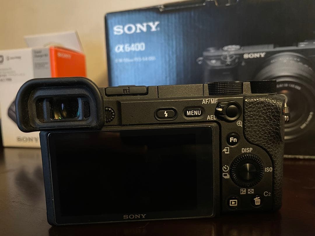 Sony α6400 ミラーレス一眼カメラ　純正バッテリー2個付き