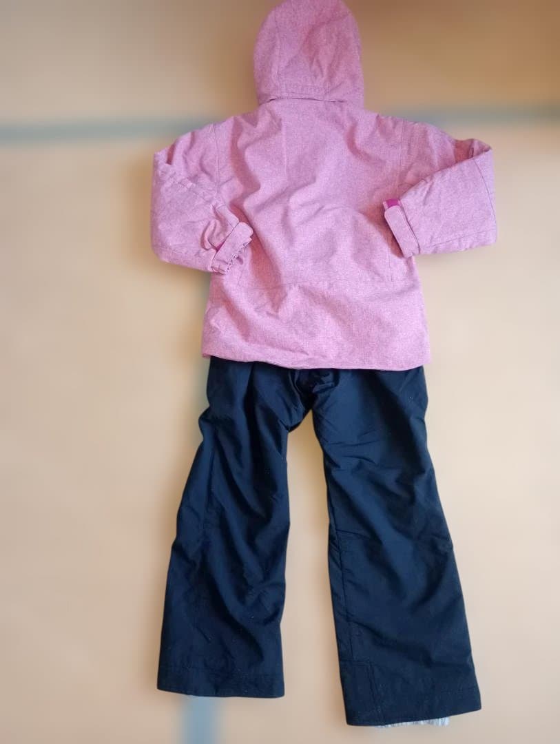 子供用スキーウェア　デサント ピンクジャケット 黒パンツ　インナーつき