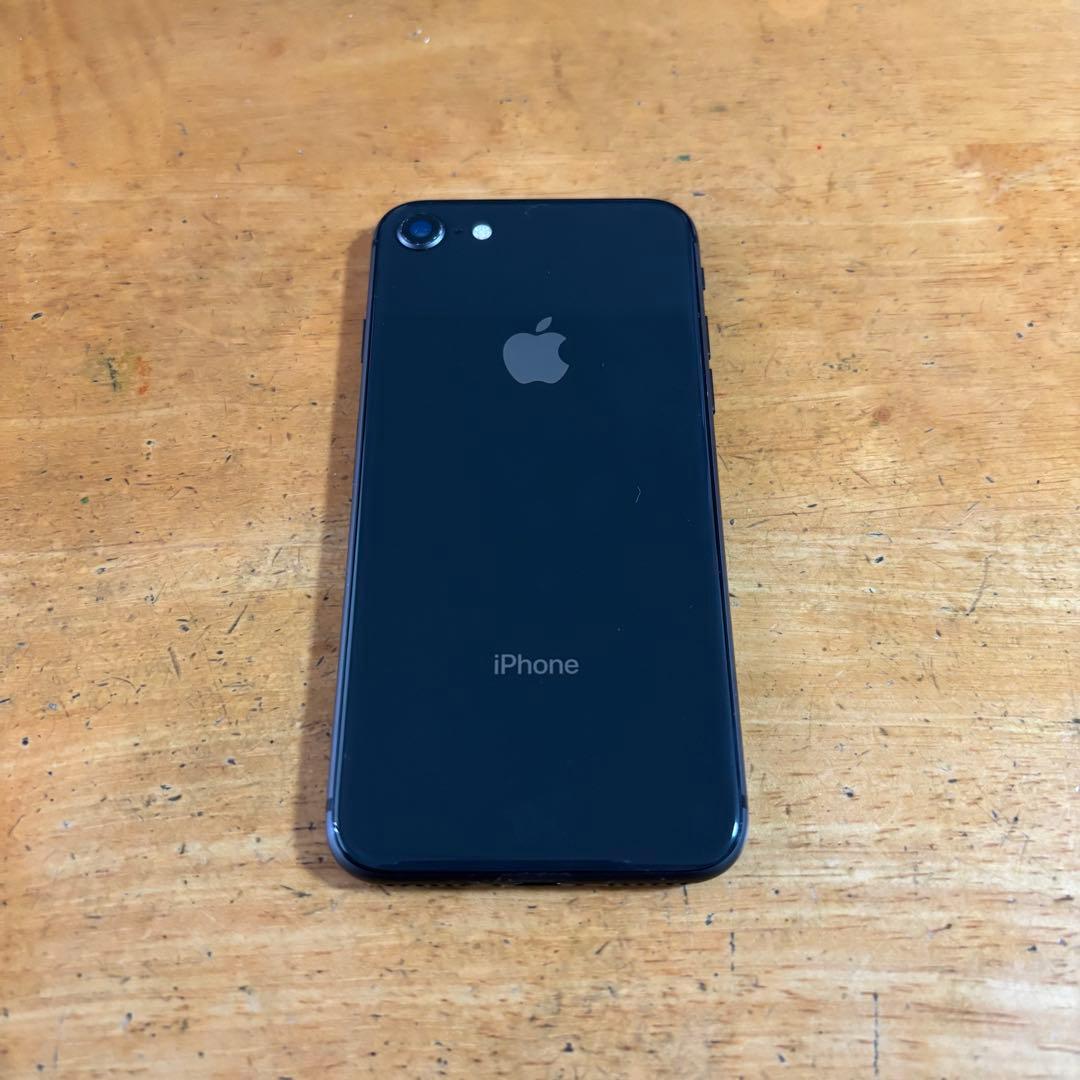 iPhone 8 本体　スペースグレイ 64 GB