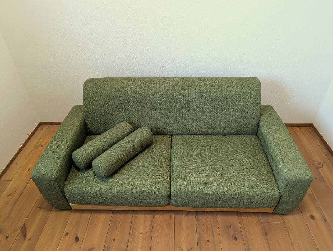 LOWYA 2.5人掛けローソファ　グリーンファブリック