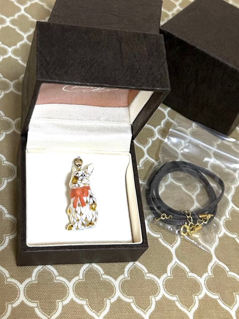 【希少美品】ヘレンド　うさぎ フィギュリン 磁器　ネックレス　箱付き