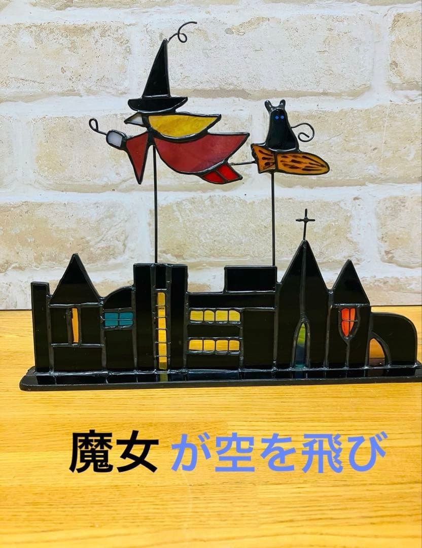 ステンドグラス　夜の街並みとサンタのおっとと…。