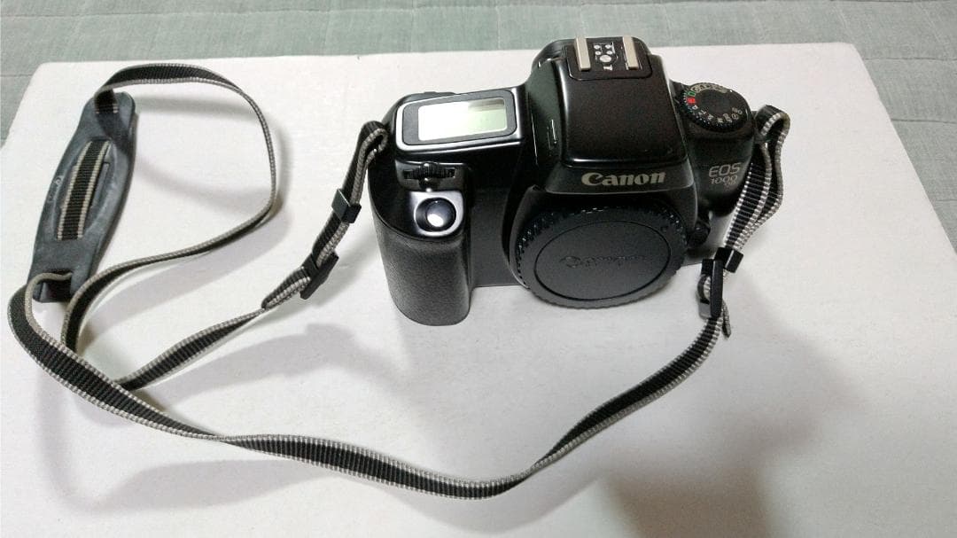 Canon EOS 1000QD、ズームレンズ 2点、バッグのセット