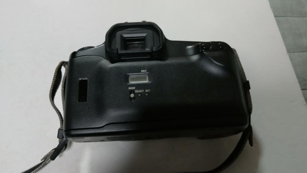 Canon EOS 1000QD、ズームレンズ 2点、バッグのセット