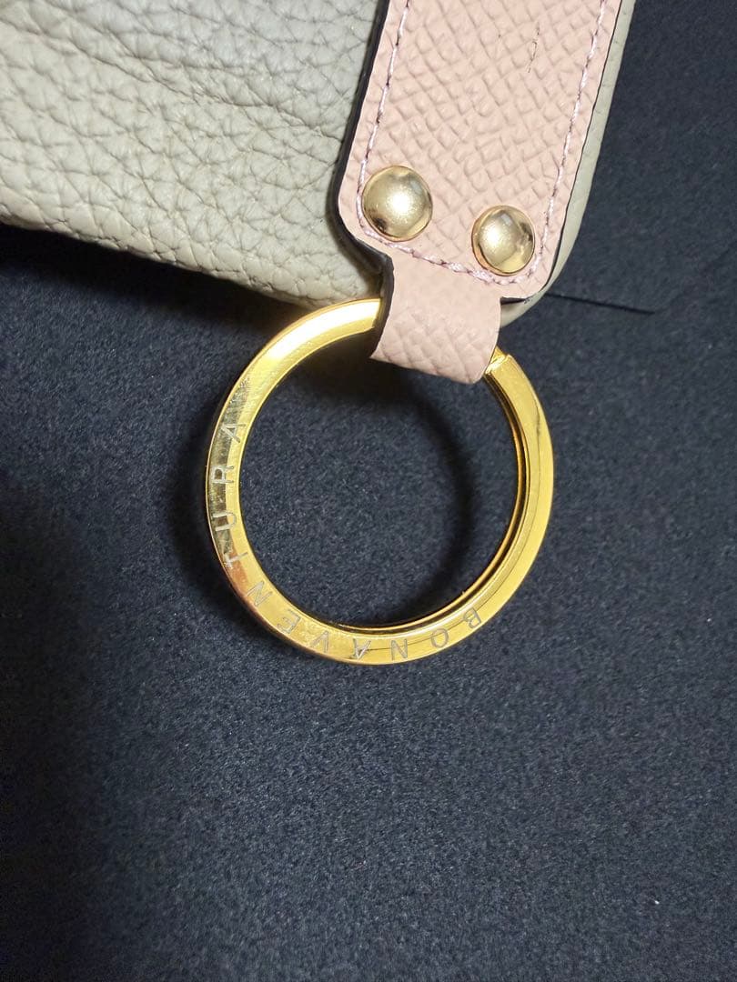 ボナベンチュラ iPhone16proケースハンドル付き